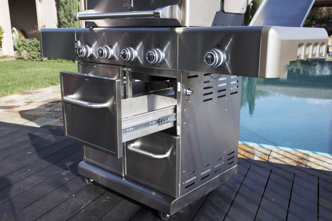 Cleaning the Exterior of the Gas Grill