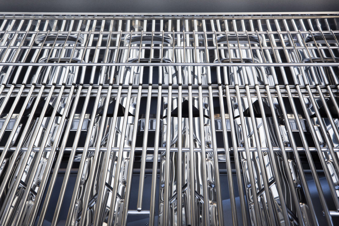Cleaning the Cooking Grates of a Gas Grill