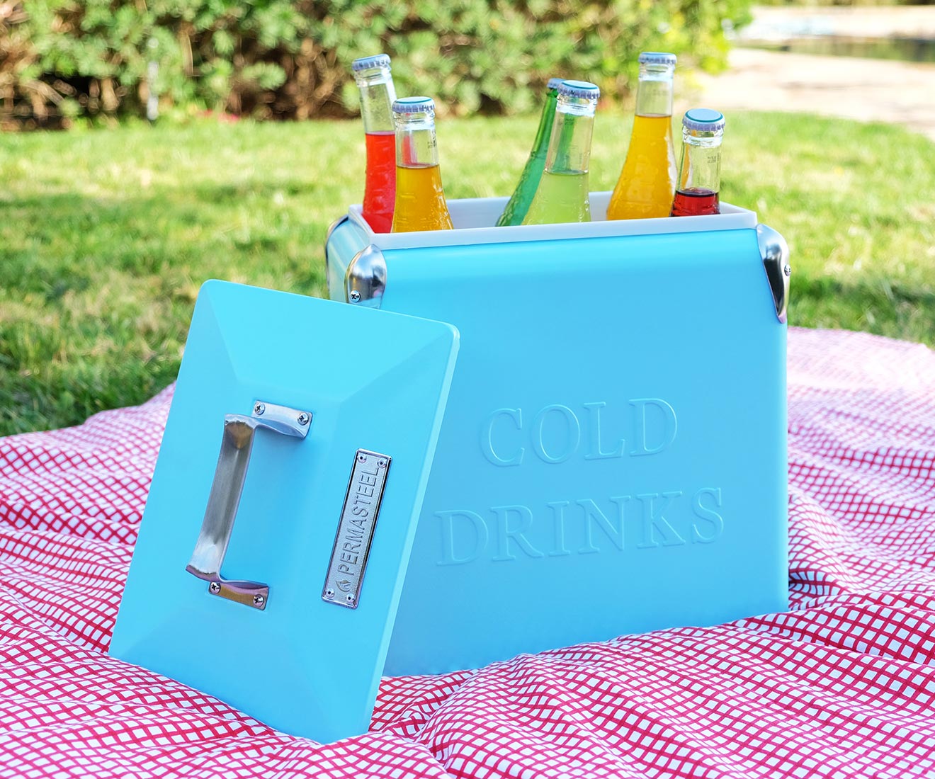 Permasteel 14-Quart Small Picnic Personal Cooler in Turquoise in Picnic Area Setting